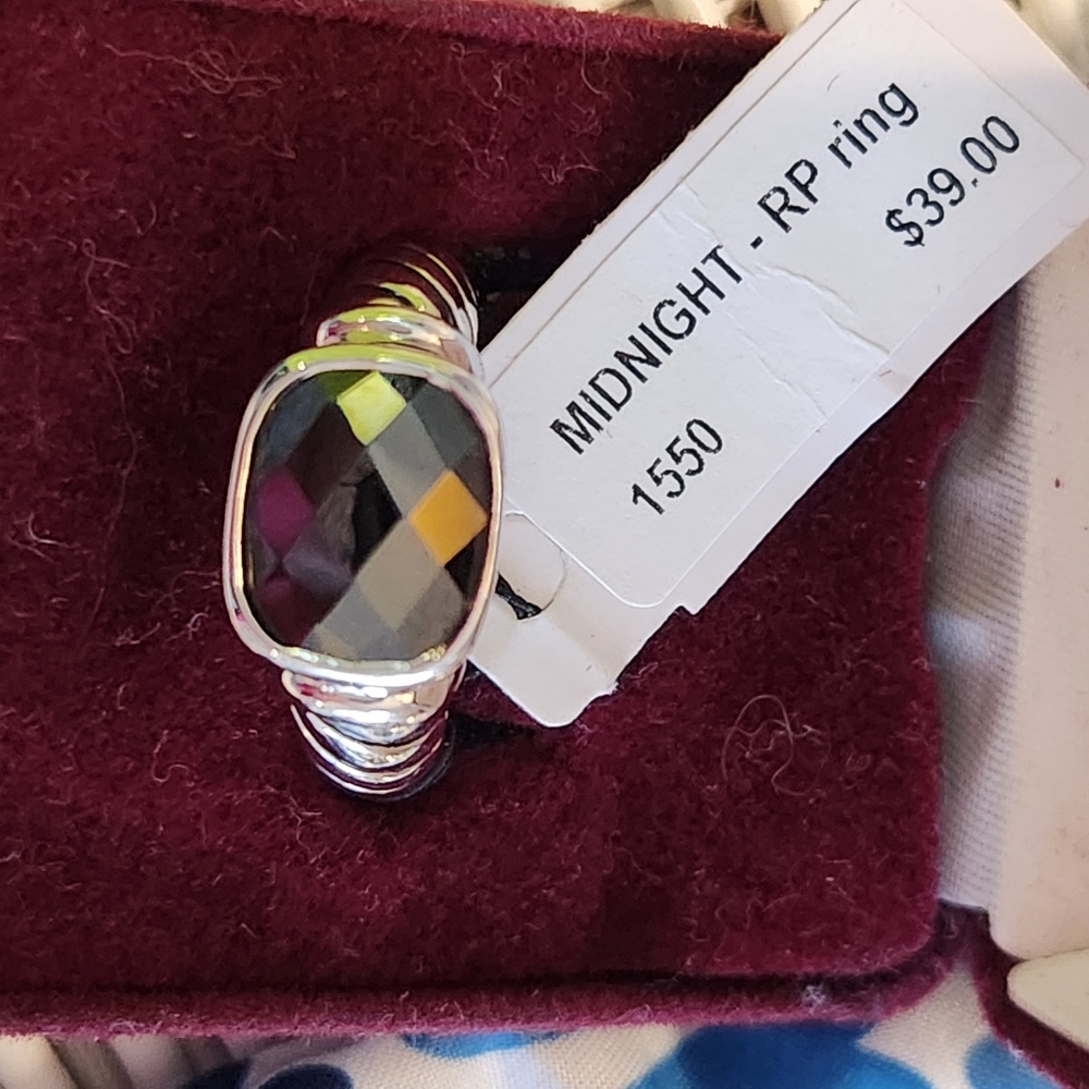 Beautiful  chunky ring , checkerboard faceted, silver tone.. great design..